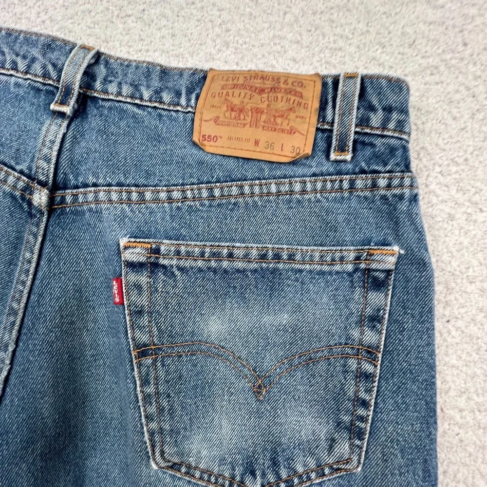 Levi's 550 Jeans Fits 34x30‎ Relaxed Fit Straight Leg Faded Blue Denim VTG 90s